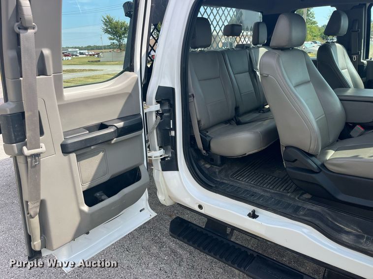 image for item LC9188 2018 Ford F450 Super Duty XL SuperCab flatbed truck