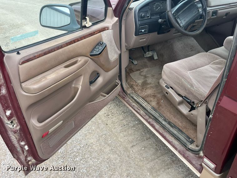 image for item LC9198 1996 Ford F150 pickup truck