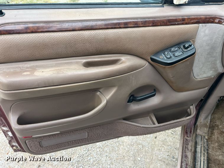 image for item LC9198 1996 Ford F150 pickup truck