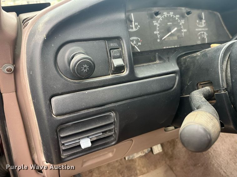 image for item LC9198 1996 Ford F150 pickup truck