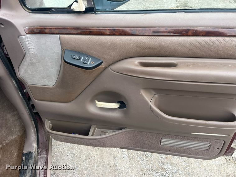 image for item LC9198 1996 Ford F150 pickup truck