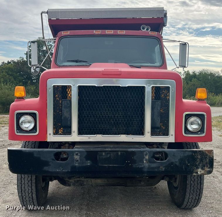 image for item LC9199 1988 International  F2574 dump truck