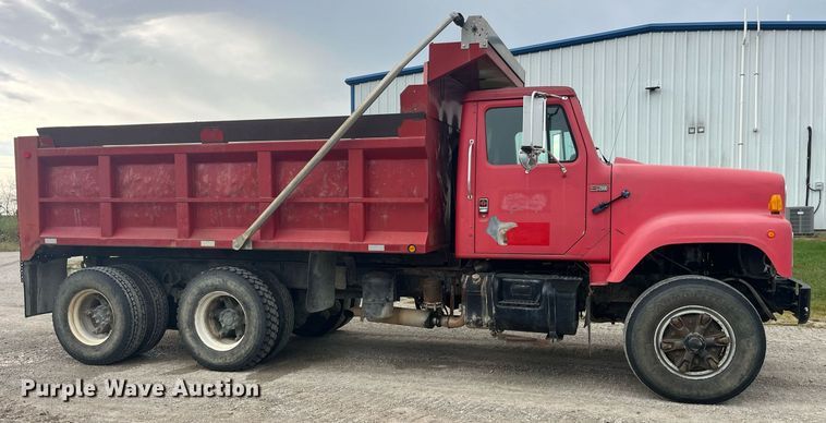 image for item LC9199 1988 International  F2574 dump truck