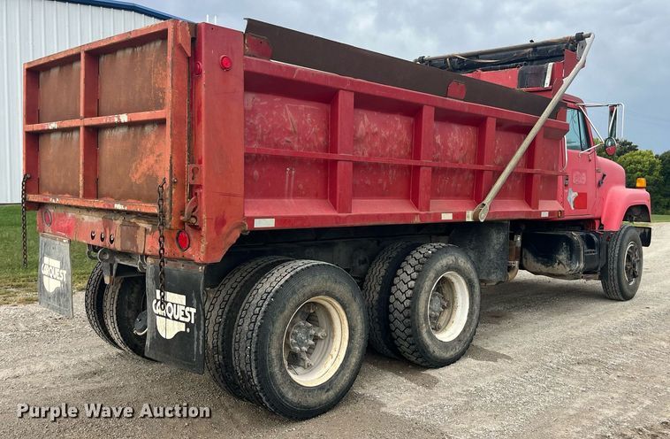 image for item LC9199 1988 International  F2574 dump truck