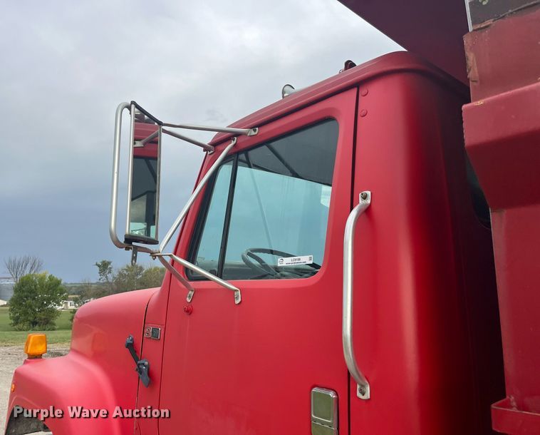 image for item LC9199 1988 International  F2574 dump truck