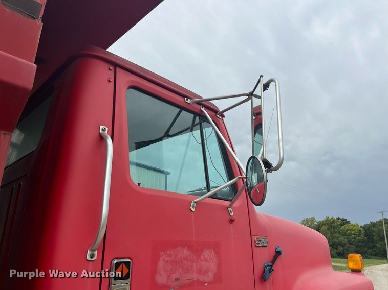 image for item LC9199 1988 International  F2574 dump truck