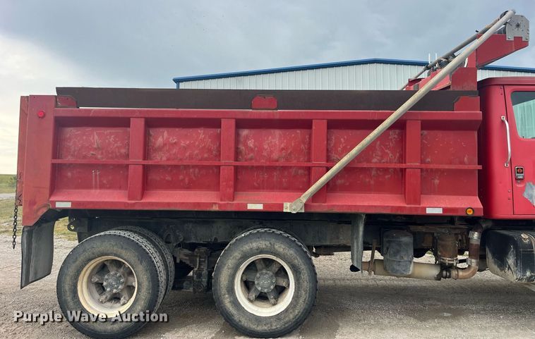 image for item LC9199 1988 International  F2574 dump truck
