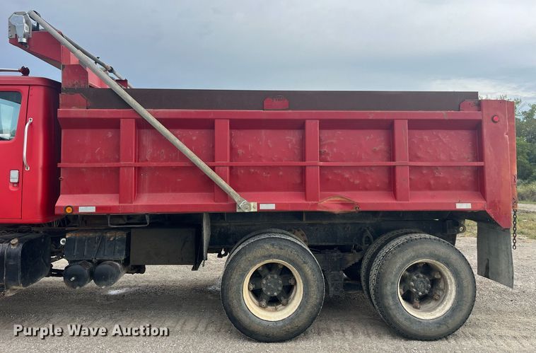 image for item LC9199 1988 International  F2574 dump truck