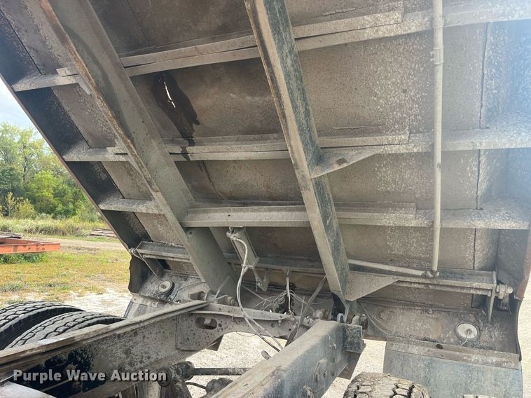 image for item LC9199 1988 International  F2574 dump truck