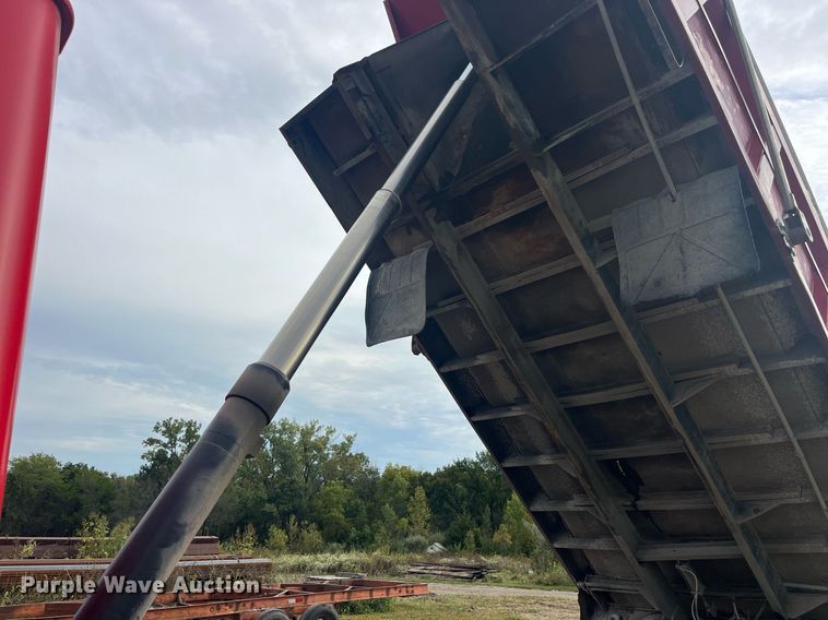 image for item LC9199 1988 International  F2574 dump truck