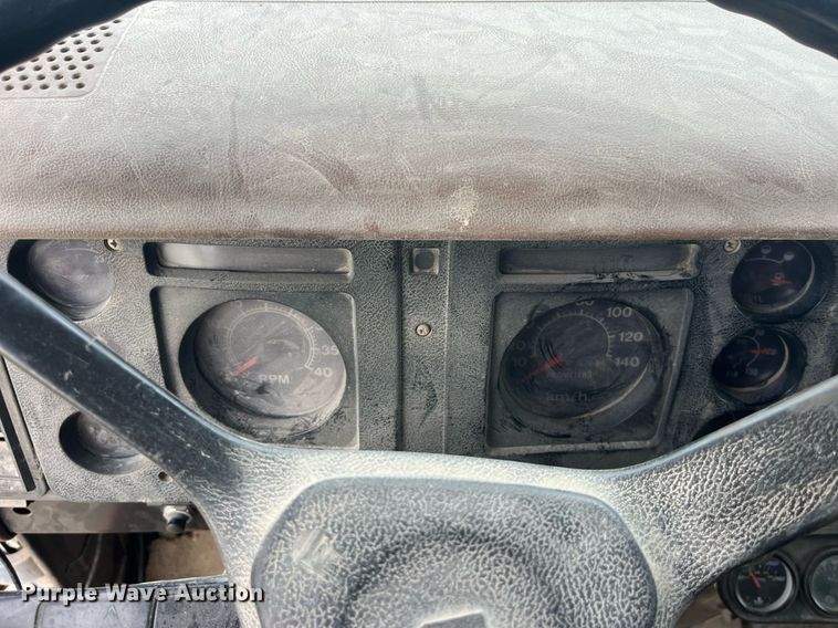 image for item LC9199 1988 International  F2574 dump truck