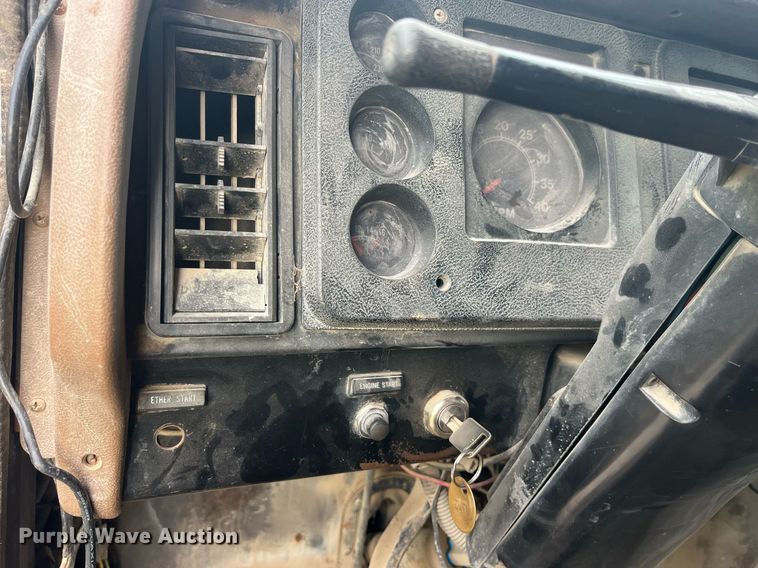 image for item LC9199 1988 International  F2574 dump truck