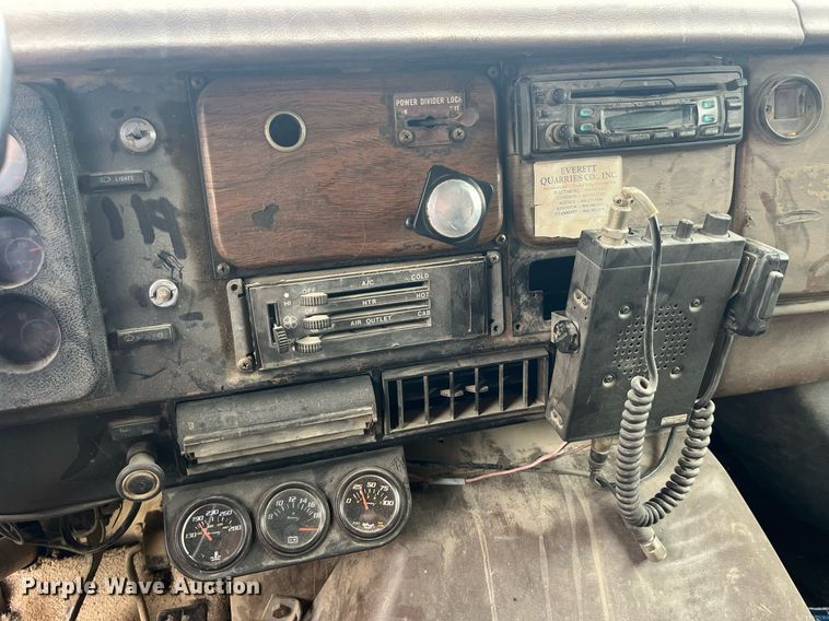 image for item LC9199 1988 International  F2574 dump truck