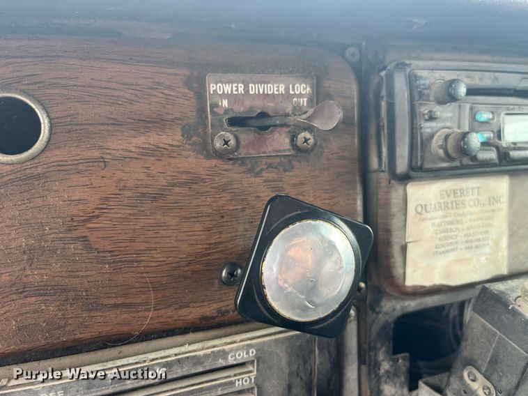 image for item LC9199 1988 International  F2574 dump truck