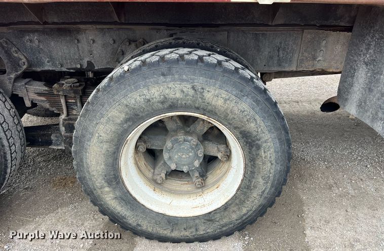 image for item LC9199 1988 International  F2574 dump truck