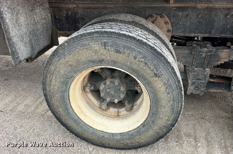 image for item LC9199 1988 International  F2574 dump truck