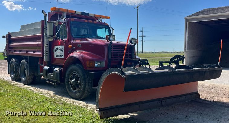image for item LC9218 1998 International  4900 dump truck