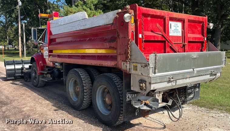 image for item LC9218 1998 International  4900 dump truck