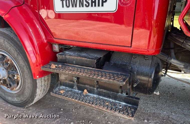 image for item LC9218 1998 International  4900 dump truck