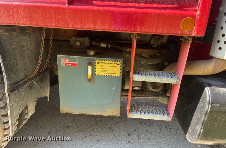 image for item LC9218 1998 International  4900 dump truck