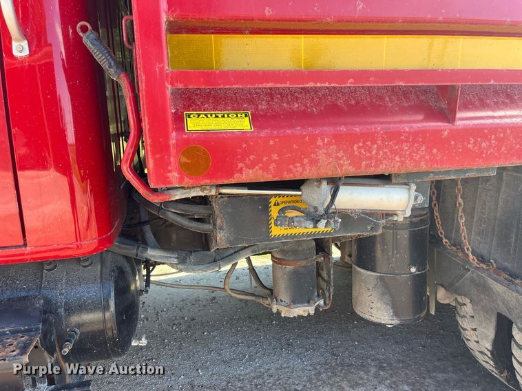 image for item LC9218 1998 International  4900 dump truck