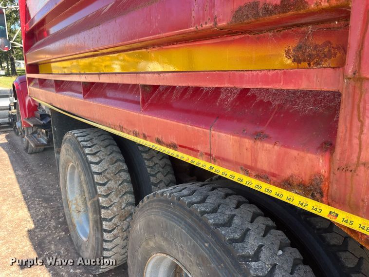 image for item LC9218 1998 International  4900 dump truck