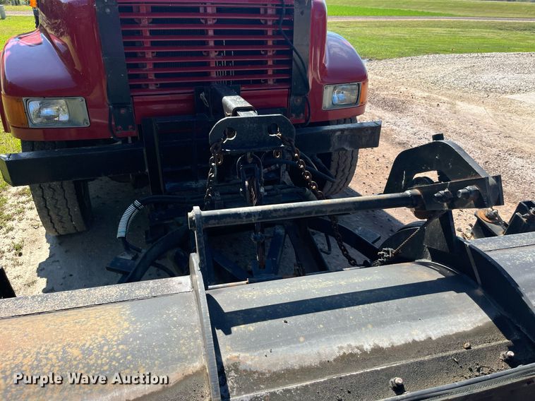 image for item LC9218 1998 International  4900 dump truck