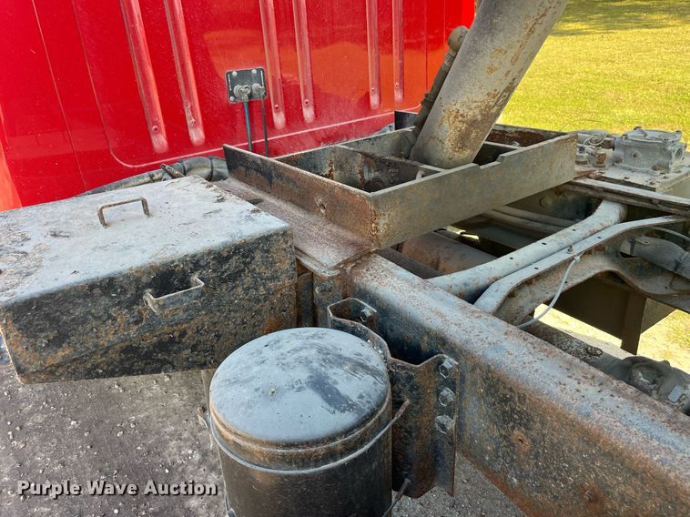 image for item LC9218 1998 International  4900 dump truck