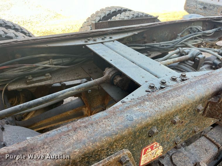 image for item LC9218 1998 International  4900 dump truck