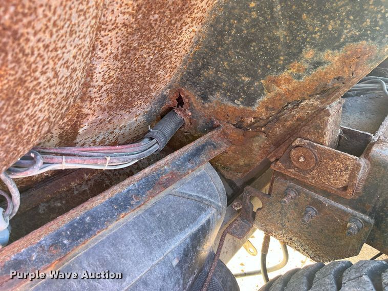 image for item LC9218 1998 International  4900 dump truck