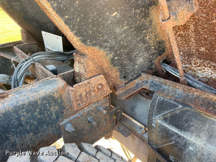 image for item LC9218 1998 International  4900 dump truck