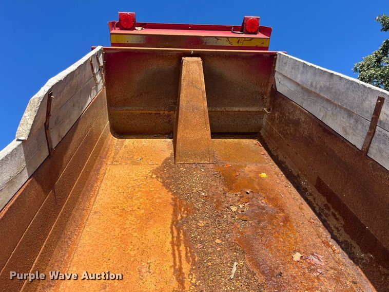 image for item LC9218 1998 International  4900 dump truck