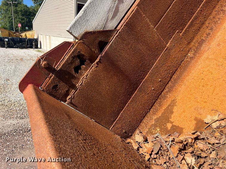 image for item LC9218 1998 International  4900 dump truck