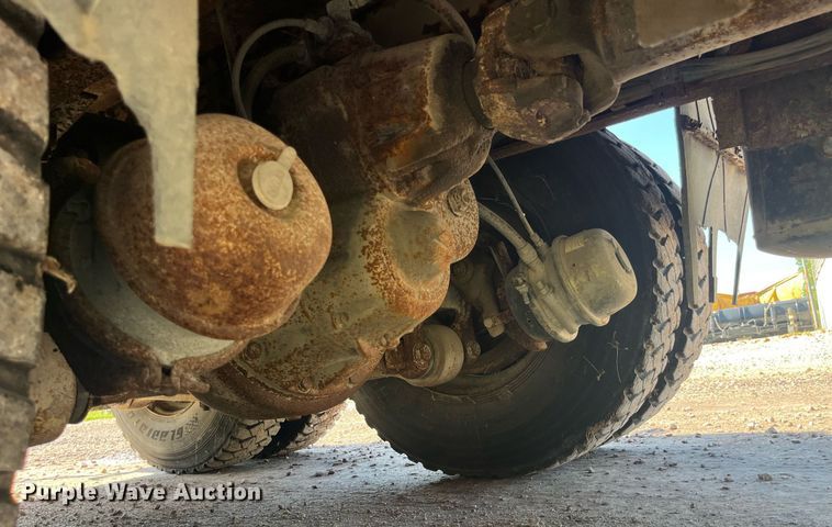 image for item LC9218 1998 International  4900 dump truck