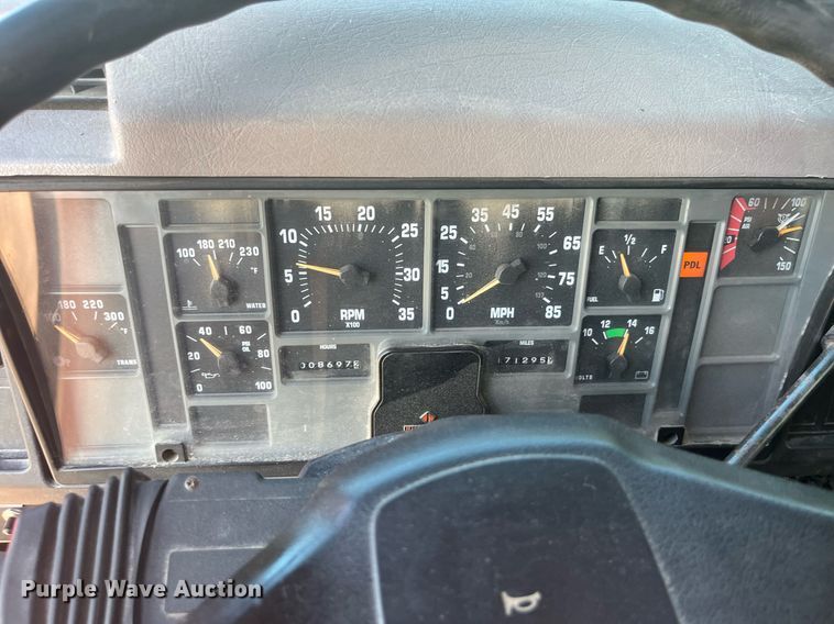 image for item LC9218 1998 International  4900 dump truck