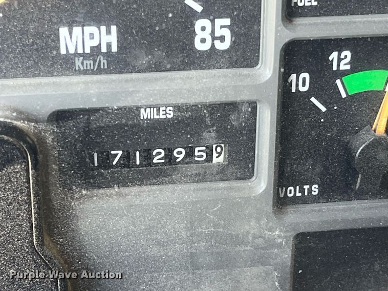 image for item LC9218 1998 International  4900 dump truck