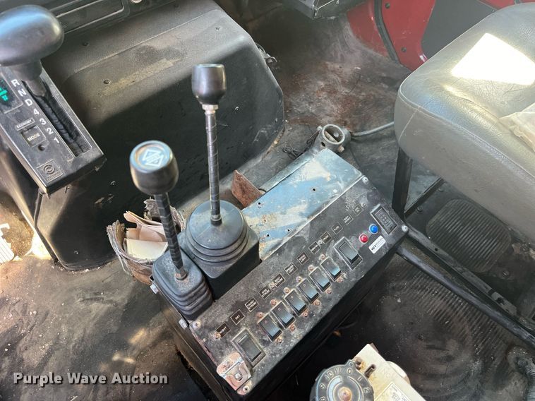 image for item LC9218 1998 International  4900 dump truck