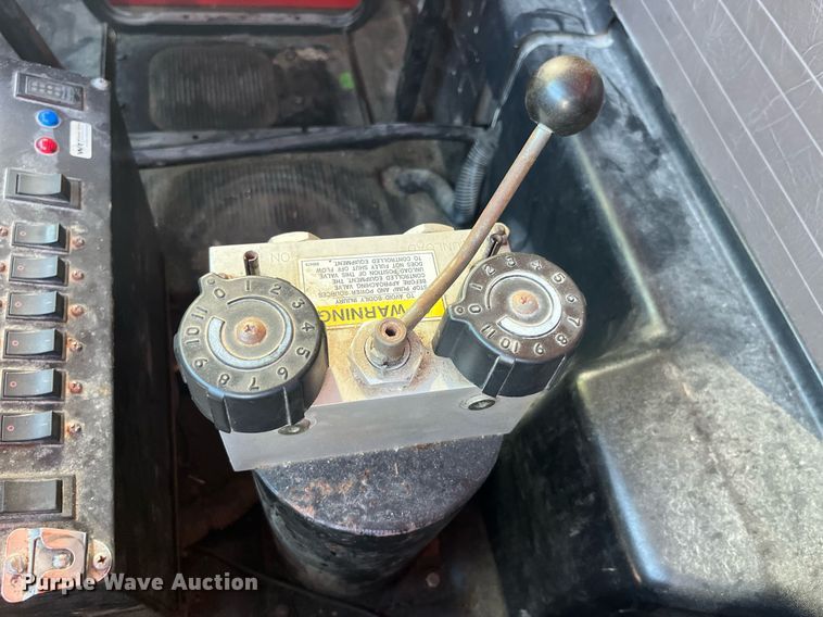 image for item LC9218 1998 International  4900 dump truck