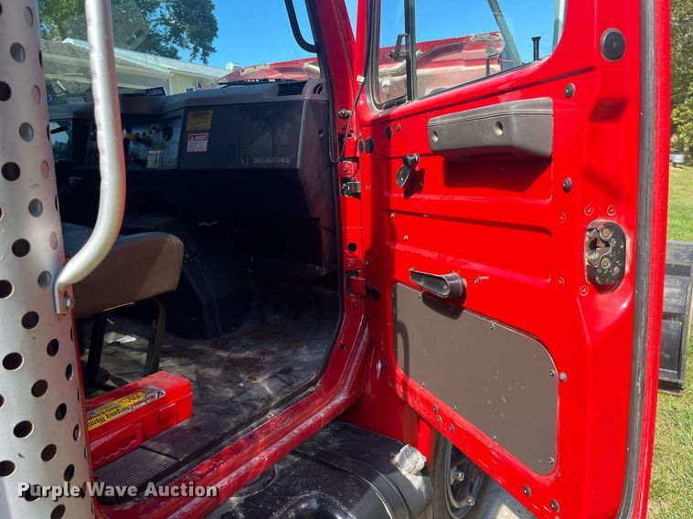 image for item LC9218 1998 International  4900 dump truck