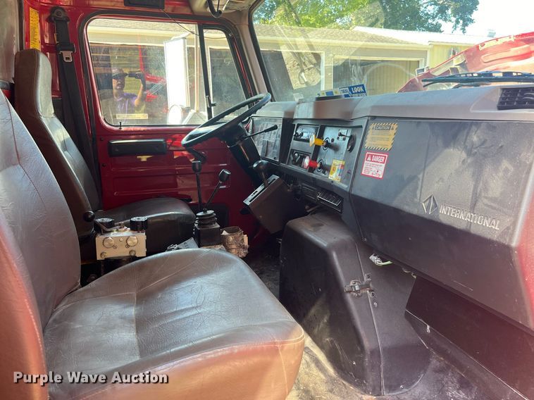 image for item LC9218 1998 International  4900 dump truck