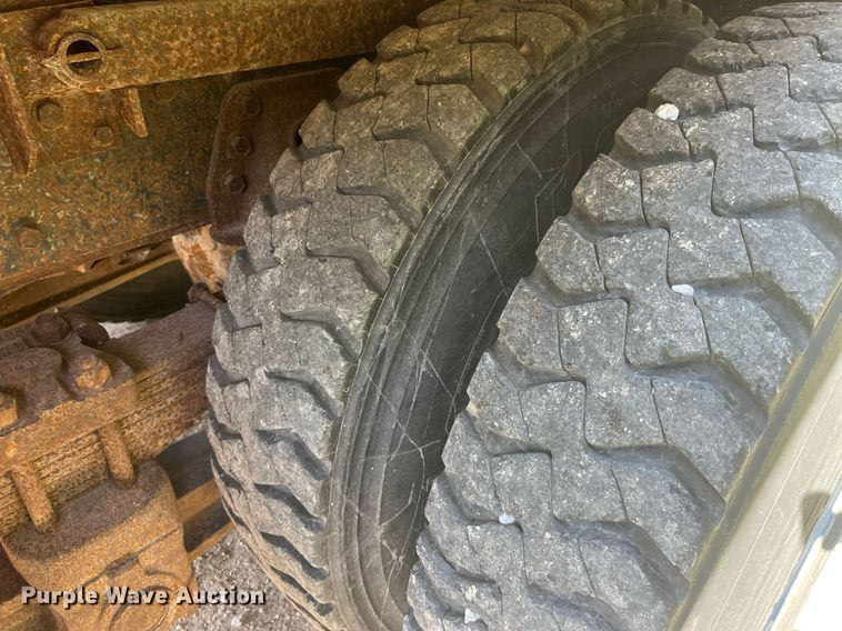 image for item LC9218 1998 International  4900 dump truck