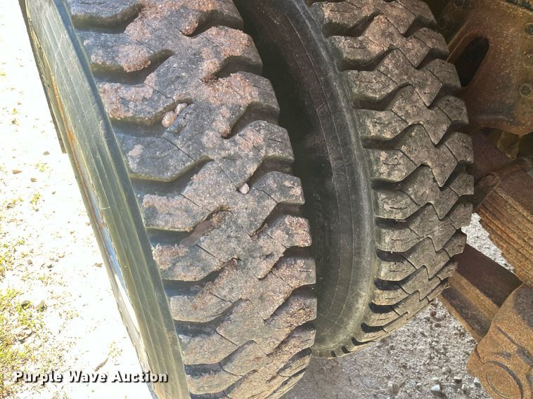 image for item LC9218 1998 International  4900 dump truck