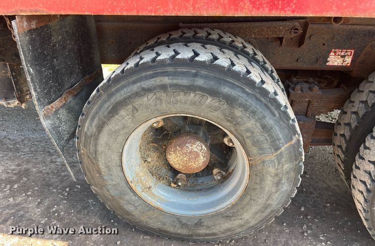 image for item LC9218 1998 International  4900 dump truck