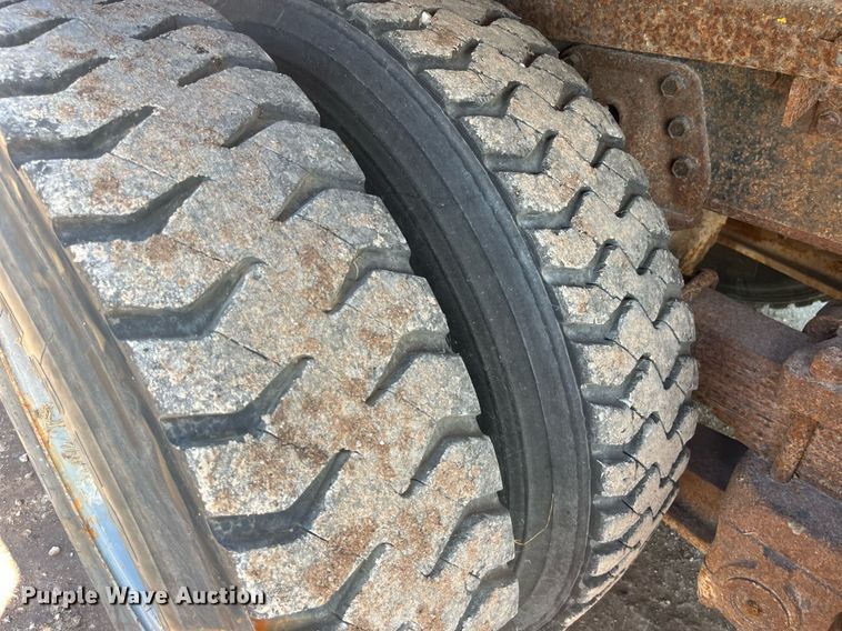 image for item LC9218 1998 International  4900 dump truck