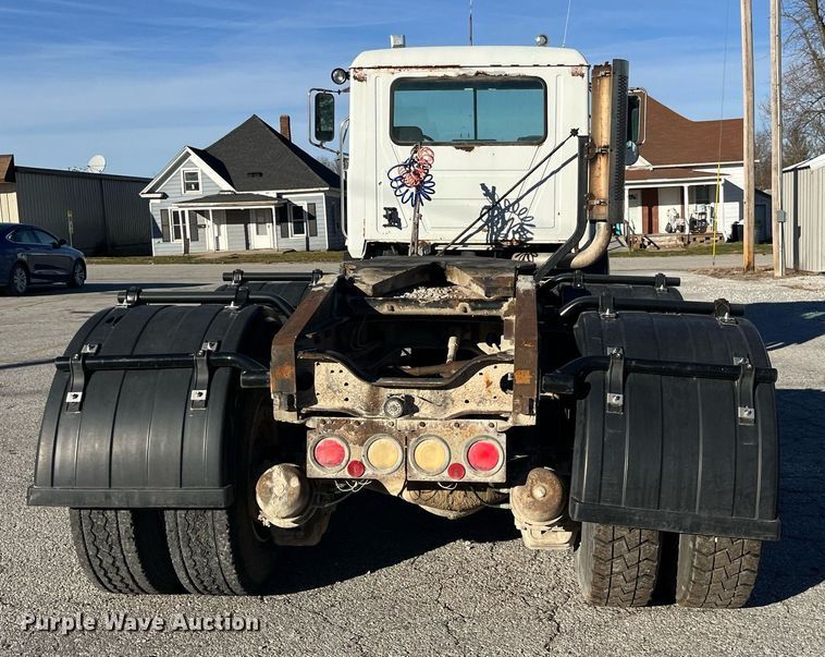 image for item LD9884 1992 Mack CH613 semi truck