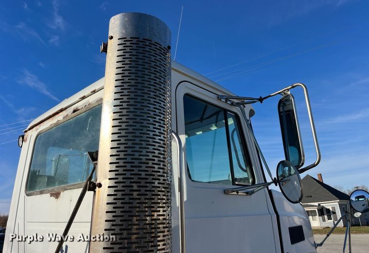 image for item LD9884 1992 Mack CH613 semi truck