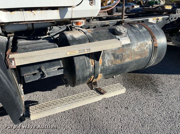 image for item LD9884 1992 Mack CH613 semi truck