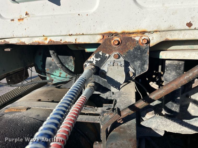 image for item LD9884 1992 Mack CH613 semi truck