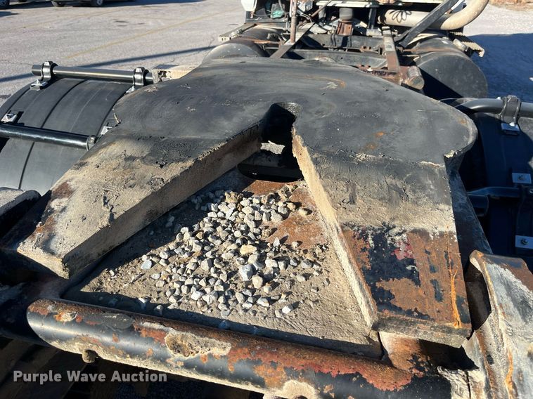 image for item LD9884 1992 Mack CH613 semi truck