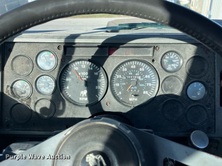 image for item LD9884 1992 Mack CH613 semi truck